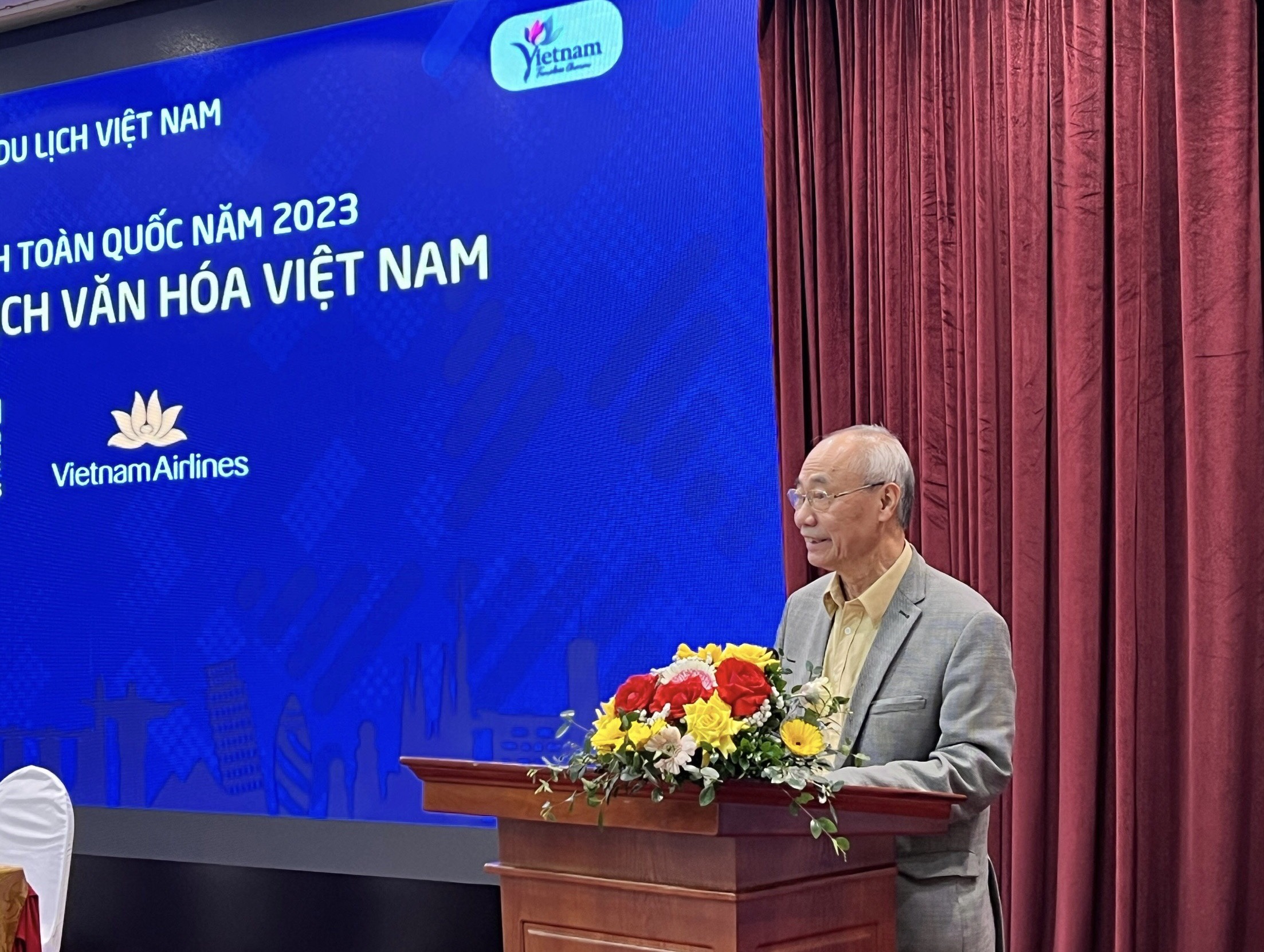Chủ tịch Hiệp hội Du lịch Việt Nam Vũ Thế Bình kết luận tại Diễn đàn. Ảnh: Anh Tú